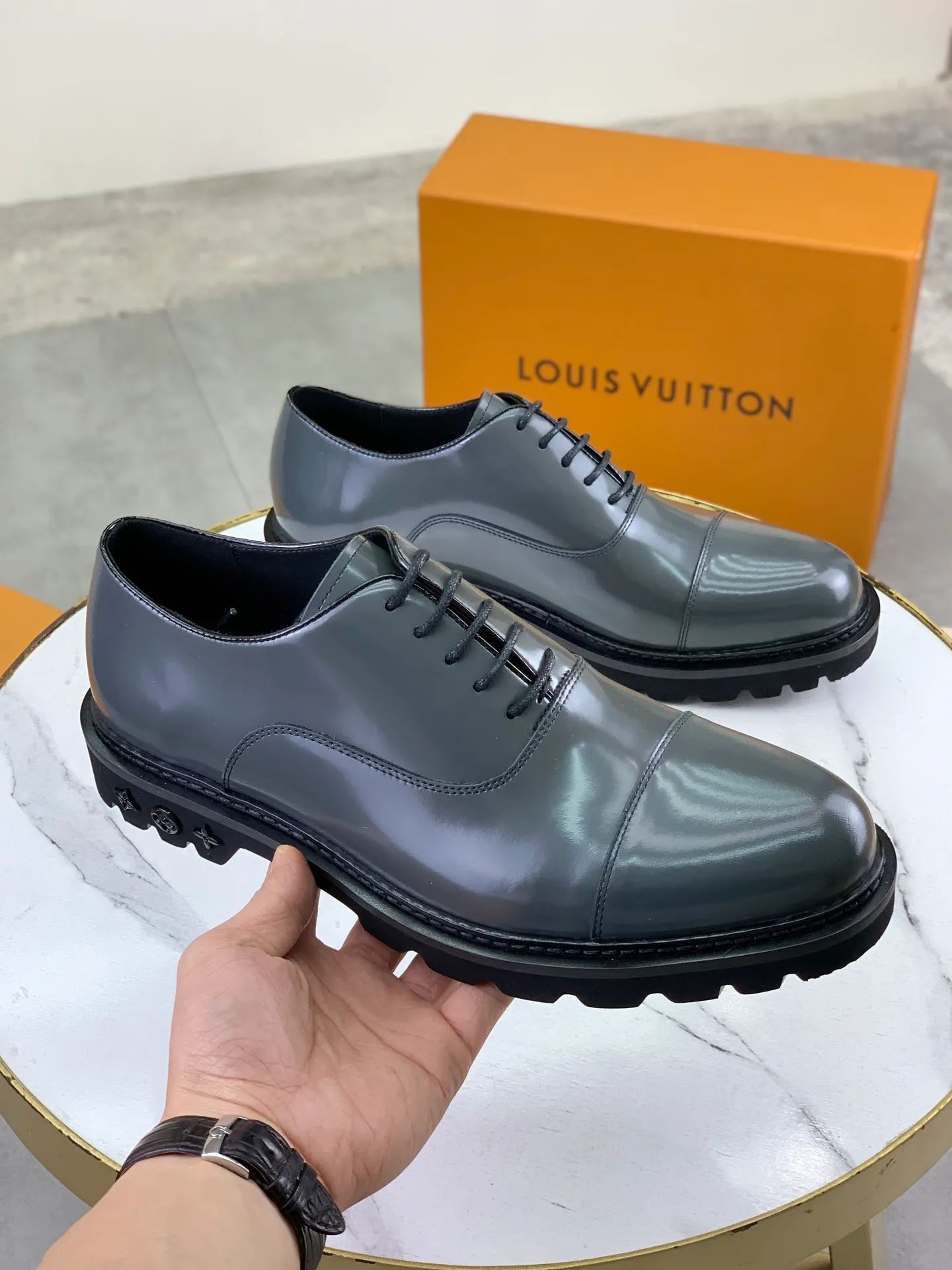 Factory price P820 💎💎💎Top version LOUIS VUITTON [Louis Vuitton] - LV men's business casual leather shoes, luxurious and noble 👞All imported original cowhide, just to create a more comfortable wearing experience, upper: original high-end calfskin➕Imported soft cowhide lining, original lightweight foam outsole✔️Color: 3️⃣colors available Size: 39-44 (38.45 46 can be customized (non-returnable)